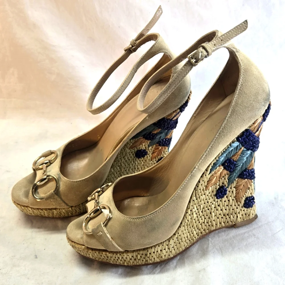 Gucci Women's 7B Beige Suede Ankle Strap Woven Jute Platform Wedges Sandals